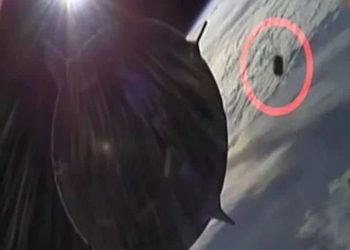 Video del momento en que la Nave de SpaceX casi choca con un ovni