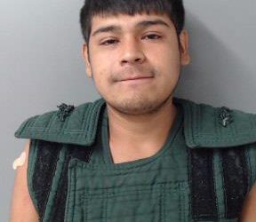 Amenaza con un cuchillo a su madre