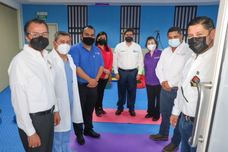 Rotarios entregan equipamiento al Centro de Autismo