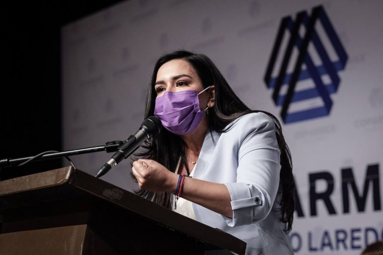 Muestra Yahleel Abdala experiencia y capacidad en Foro Coparmex