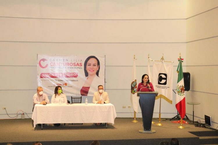 Carmen Lilia se compromete a impulsar a constructores locales