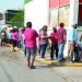 Por falta de documentación se hacen largas filas de adultos mayores