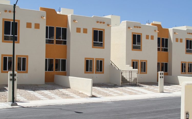 Otorga Infonavit créditos para vivienda a paso lento