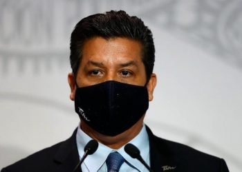 Cree Ebrard que ya hay ficha roja contra Cabeza de Vaca