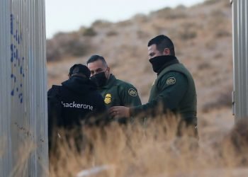 Indocumentados atacan a trailero