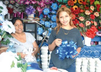 Pandemia ‘mata’ el negocio de flores en el panteón municipal