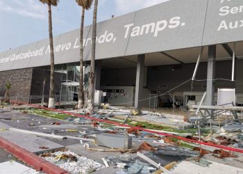 Cierran aeropuerto por daños que dejó tromba