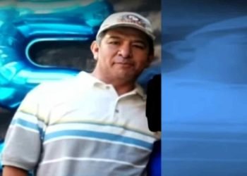 No ha despertado ni un instante para enterarse del derrumbe del tren en el que viajaba