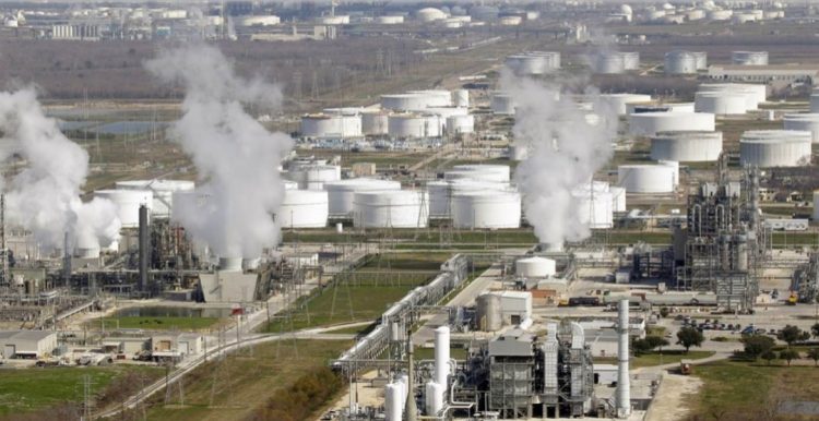 Pemex compra refinería al contado en Texas; paga 600 mdd a Shell