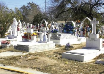 Sí abrirán panteones, pero con restricciones