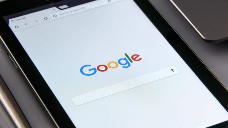 Así puedes buscar canciones en Google tarareando o silbando