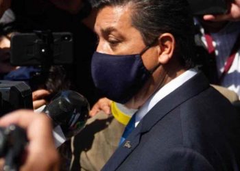 Cabeza de Vaca, con fuero y sin orden de captura: líder del Senado