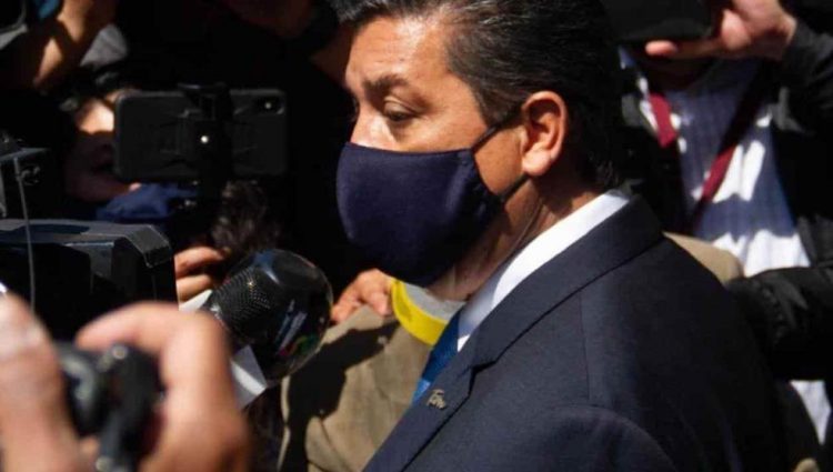 Cabeza de Vaca, con fuero y sin orden de captura: líder del Senado