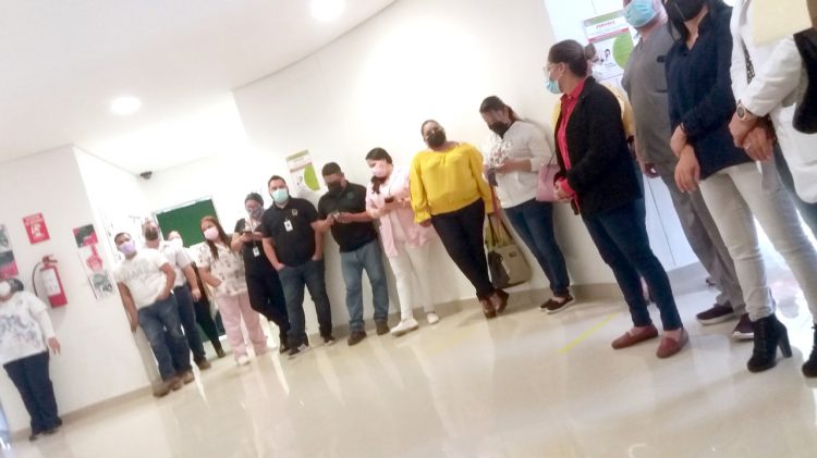 Trabajadores de la UMF #78 siguen sin recibir vacuna anti-Covid