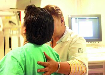Urge atender el cáncer de mama