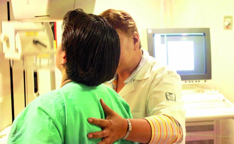 Urge atender el cáncer de mama