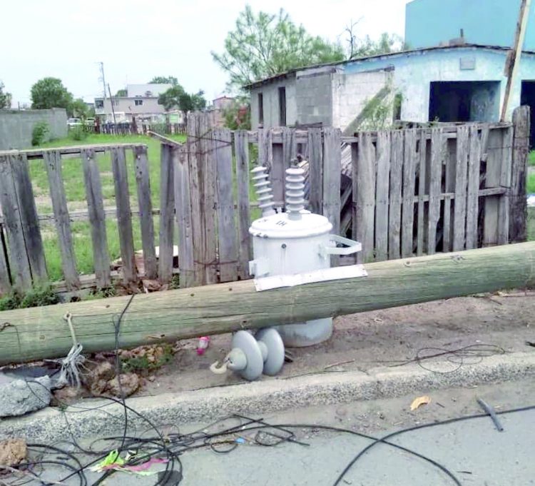 ¡Seguimos sin luz!, claman vecinos de la Buenavista