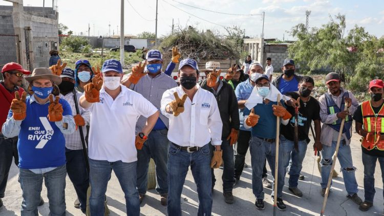 Apoyan Rivas y su equipo a vecinos de la Constitucional