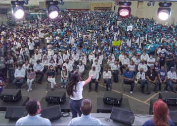 Yahleel Abdala muestra músculo, toma protesta a megaestructura y garantiza triunfo