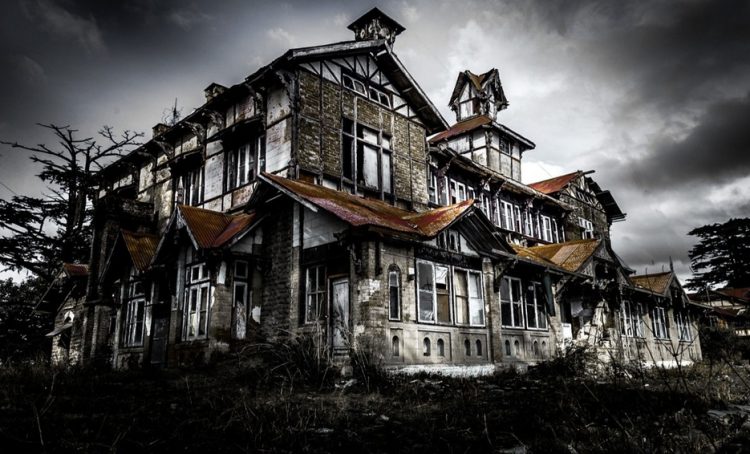 Hallan restos de 215 niños en un antiguo internado en Canadá