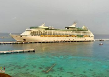 Llega a Cozumel primer crucero con mil turistas tras prohibirse por pandemia