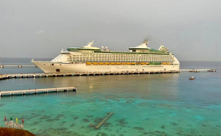 Llega a Cozumel primer crucero con mil turistas tras prohibirse por pandemia