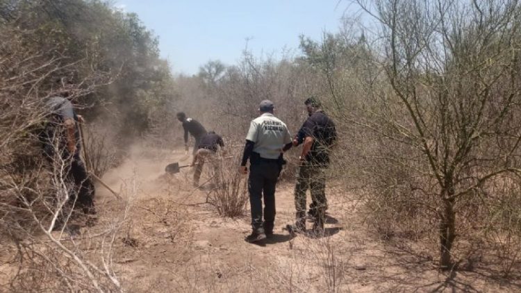 Hallan un cadáver semienterrado en paraje de Sonora; investigan si se trata de líder yaqui