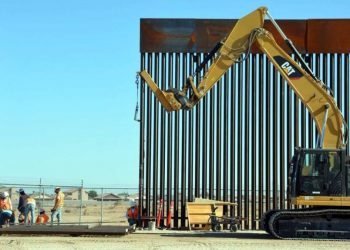 Rechazan texanos el muro de Abbot