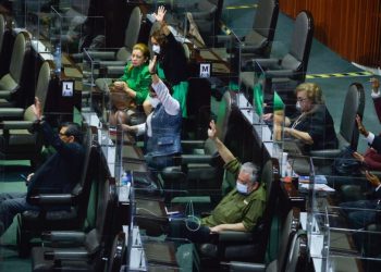 Morena impulsará propuesta de AMLO para la desaparición de plurinominales