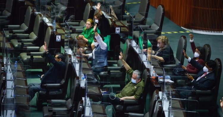 Morena impulsará propuesta de AMLO para la desaparición de plurinominales