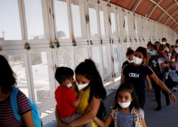 Organizaciones civiles piden incluir a migrantes en vacunación contra la Covid-19 en frontera México-EU