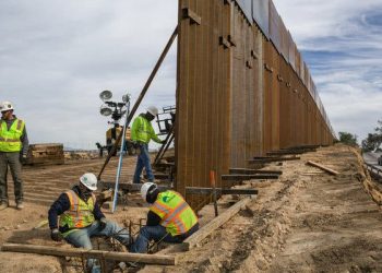 Demócratas texanos buscan bloquear la construcción del muro