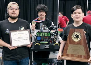 Alumnos de Nixon son campeones de robótica