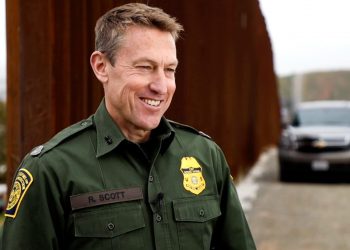 Reporte indica que Biden destituyó al jefe de la Patrulla Fronteriza