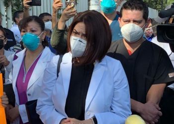 Muere doctora que peleaba por vacuna covid, sin ser vacunada