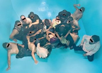 Rescatan a 25 indocumentados; estaban atrapados en una tolva