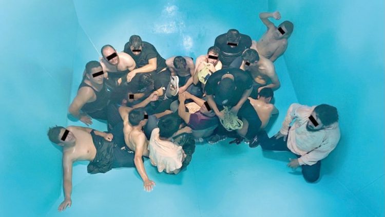 Rescatan a 25 indocumentados; estaban atrapados en una tolva