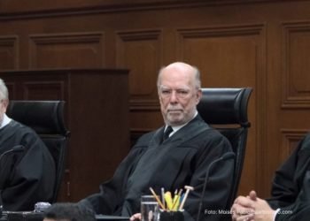 Pide ministro a FGR ver orden de aprehensión contra Cabeza de Vaca