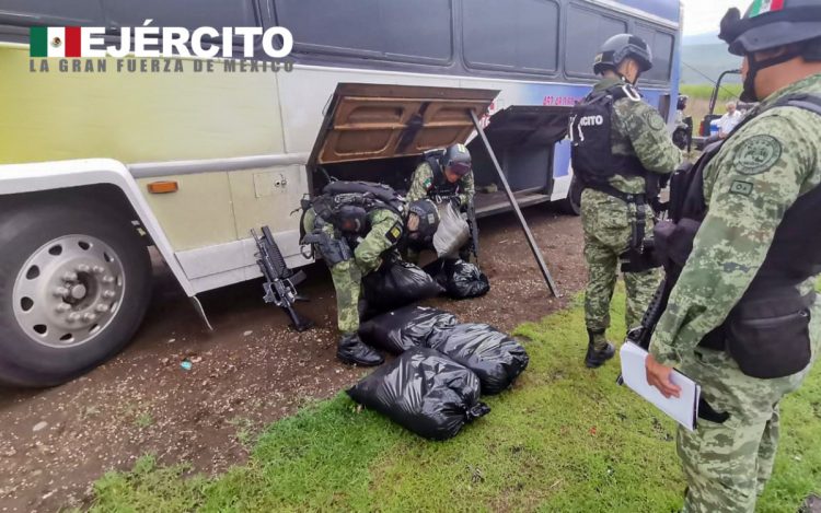 Sedena eliminó logo de Morena en fotos de un autobús que transportaba drogas
