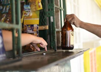 Podrían restringir venta de alcohol