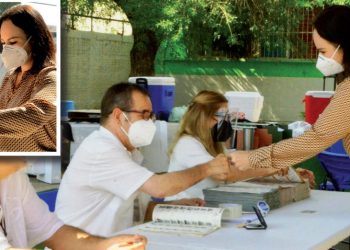 Acude Carmen Lilia a votar