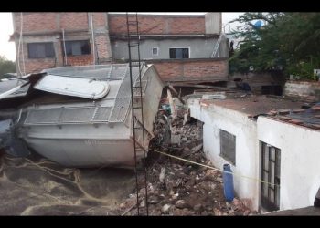 Se descarrila tren y choca contra cuatro casas, en Jalisco; hay un muerto y 3 heridos