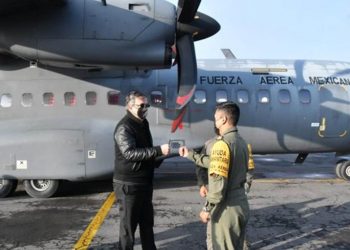 Ebrard viaja a Guatemala para donar vacunas contra covid