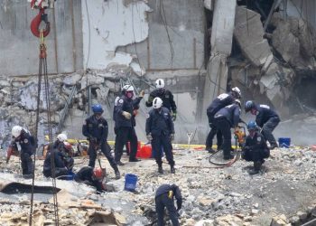 Suman 10 las personas fallecidas tras el colapso de un edificio en Miami