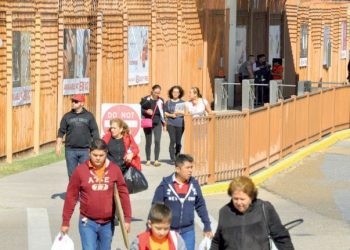 Turistas ya pueden cruzar a Estados Unidos