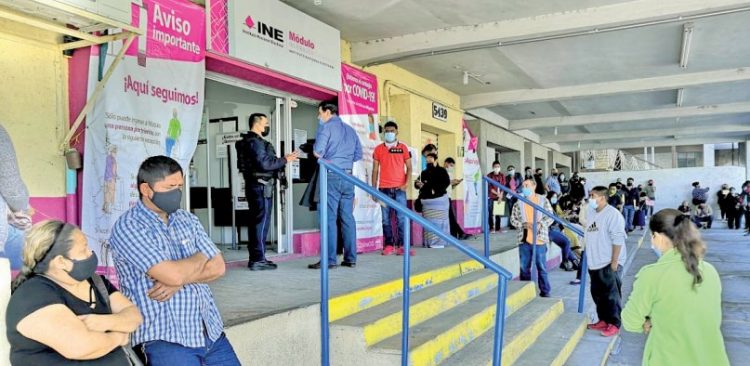 Reanuda INE trámites en módulo de atención