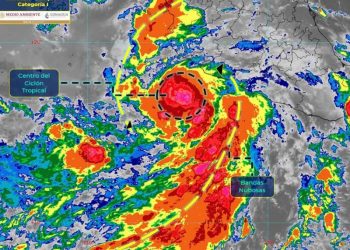 Tormenta tropical ‘Enrique’ se convierte en huracán categoría 1