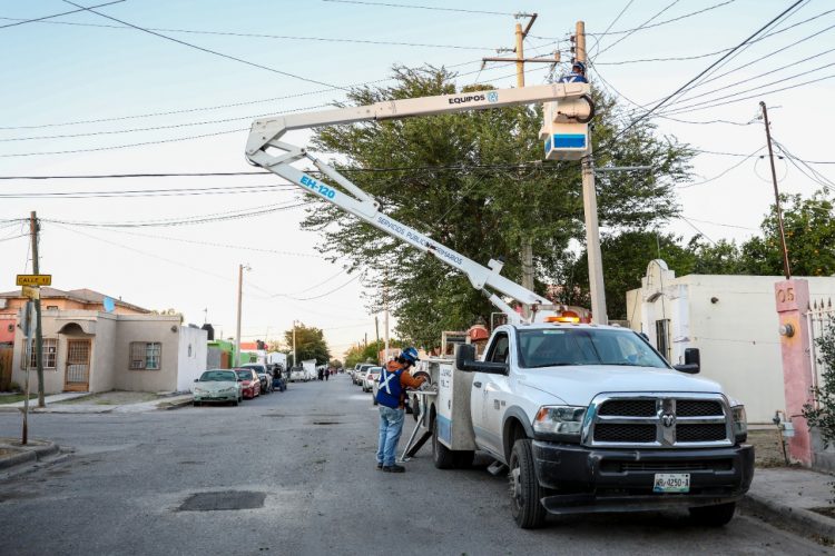 Resuelve Municipio 121 fallas de alumbrado en distintas colonias