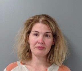 Le abre la cabeza a ladrillazos a su novio