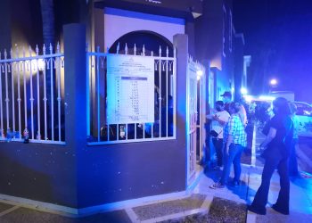 Cierra la noche, sin decisión